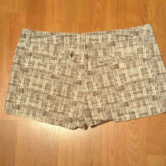 VOLCOM size 9 Juniors short shorts abstract design front back pockets - Picture 4 of 11